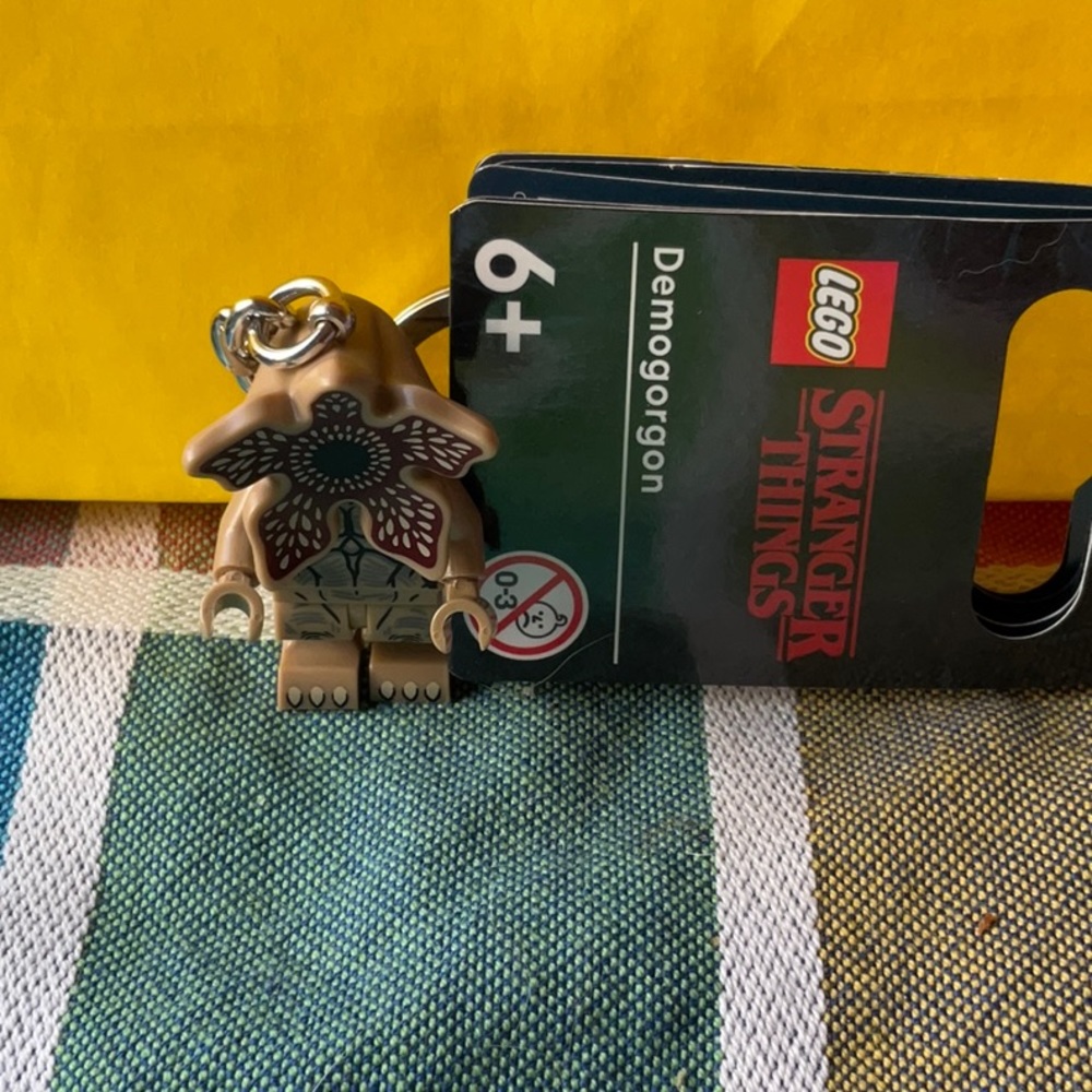 RARE 🪰 LEGO STRANGER THINGS DEMOGORGON  KEY CHAIN 🪰  NWT🪰 - Picture 11 of 16